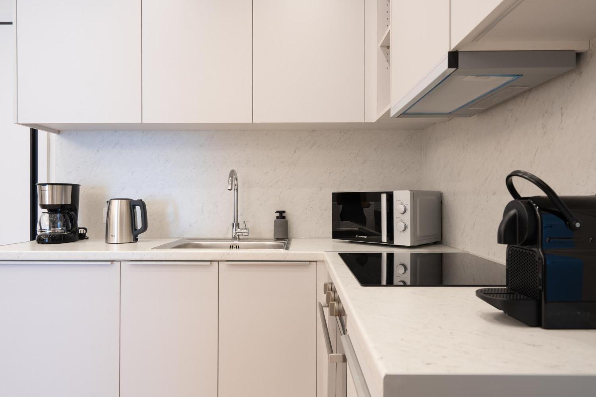Newly Renovated 2 Bedroom Apartment, 5min To Metro Apartament *